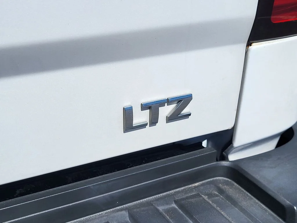 Used 2019 IRIDESCENT PEARL TRICOAT Chevrolet LTZ image 9