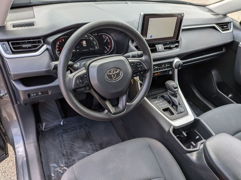 2023 Toyota RAV4 LE - Photo 16