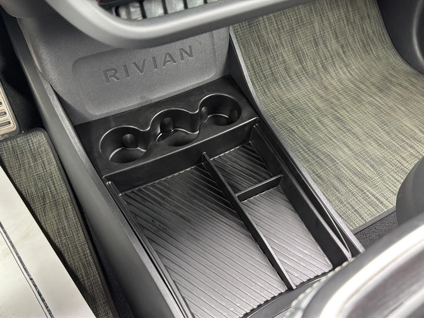 Used 2024  Rivian Adventure image 32