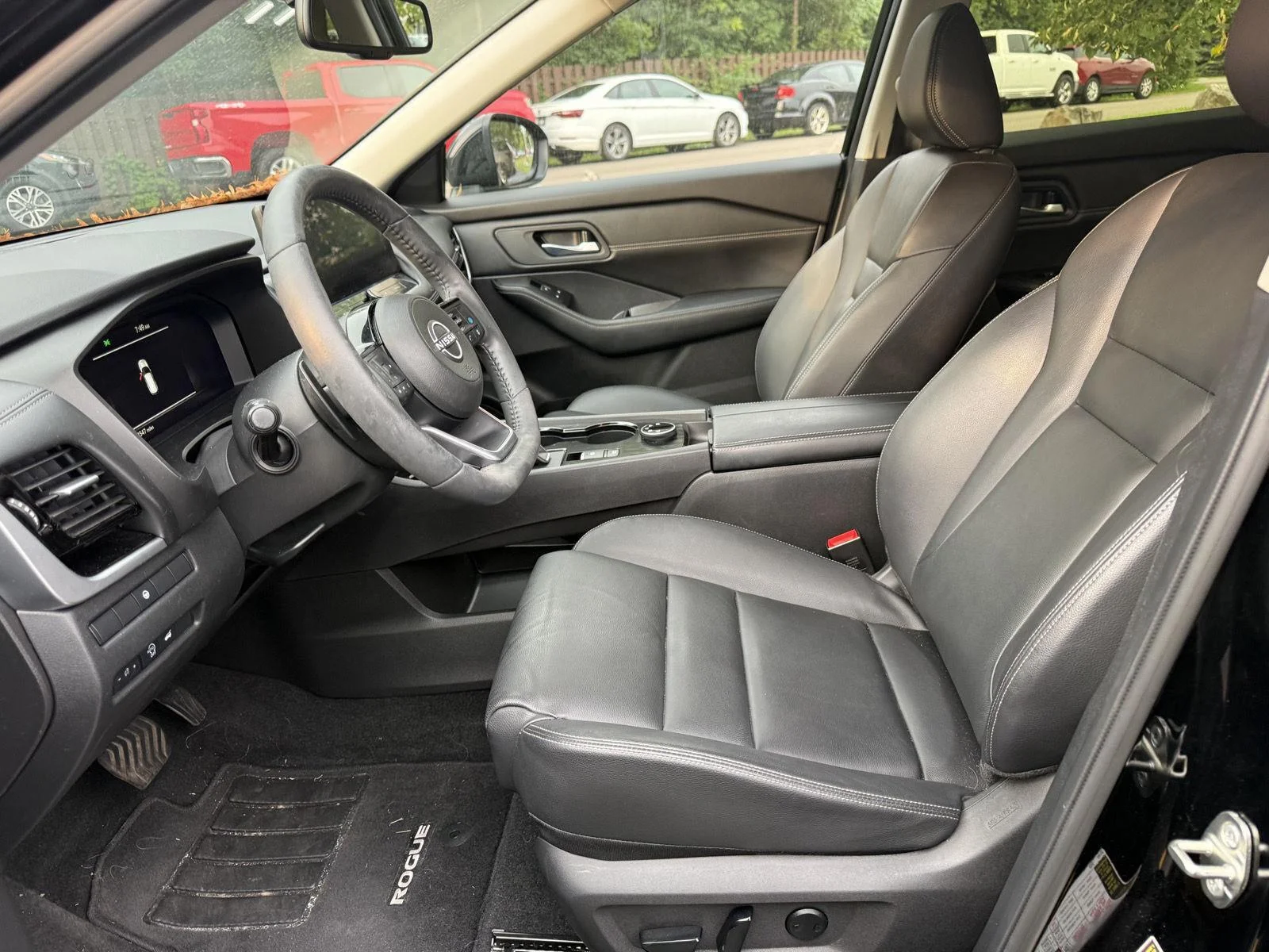 Used 2024 Super Black Nissan SL image 7