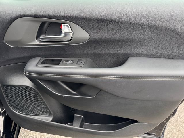 Used 2025 Black Chrysler Select image 22