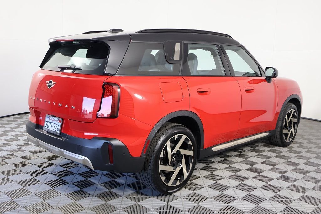 Used 2025 Chili Red MINI  image 4