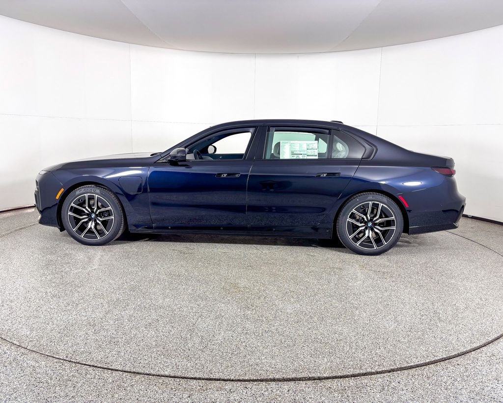 2025 BMW 7 Series 750e - Photo 10