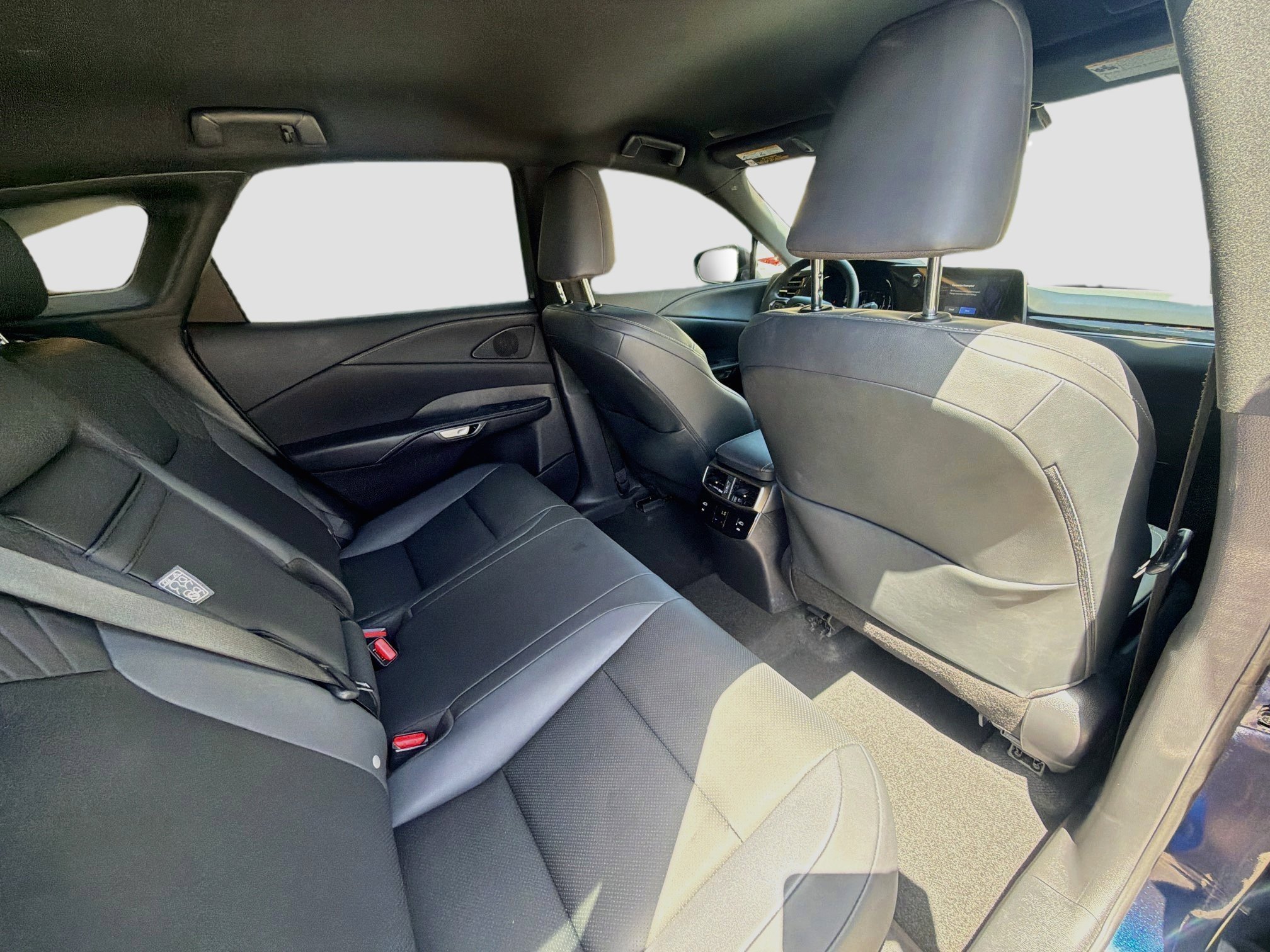 Used 2024 Mica Lexus RX 350 image 27