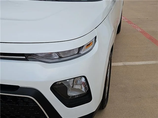 Used 2021 White KIA S (IVT) image 6