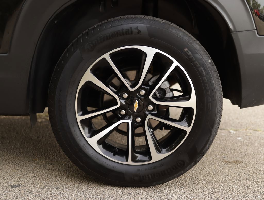 Used 2025 Mosaic Black Metallic Chevrolet LT image 33