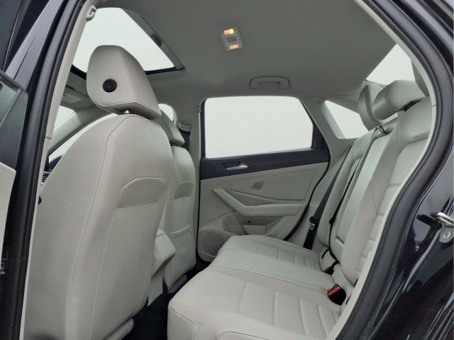 2022 Volkswagen Jetta SE - Photo 12