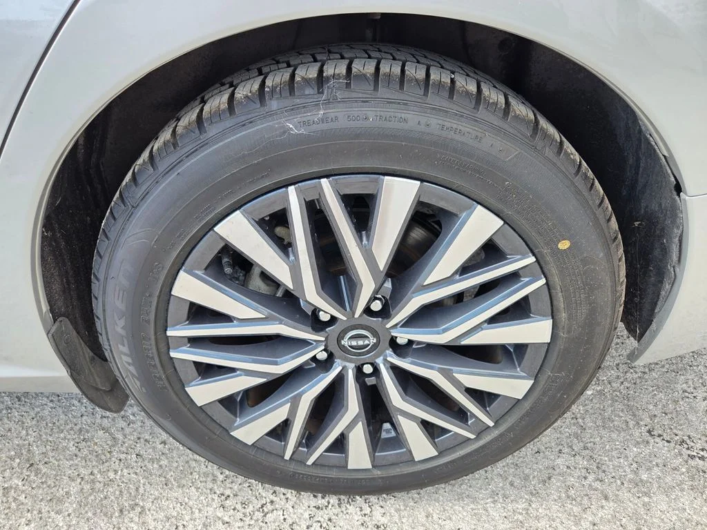Used 2024 Silver Nissan 2.5 SV image 19