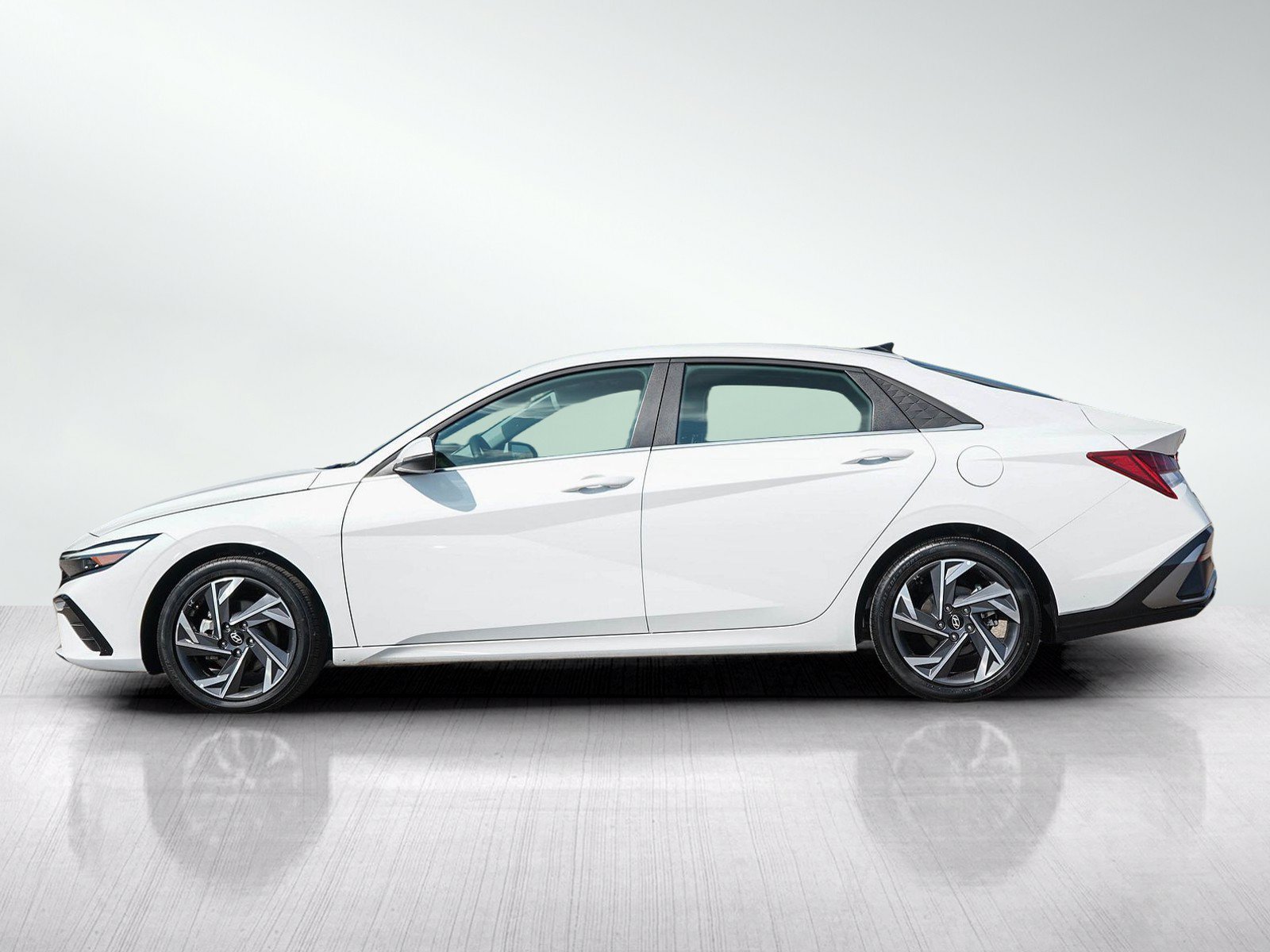 Used 2025 Hyundai Elantra Limited with VIN KMHLP4DG3SU997476 for sale in Minneapolis, Minnesota