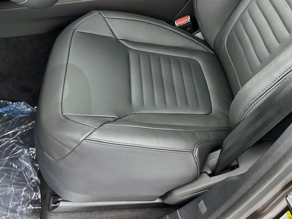 New 2027 Tourmaline Brown in Satin finish Land Rover SV image 20