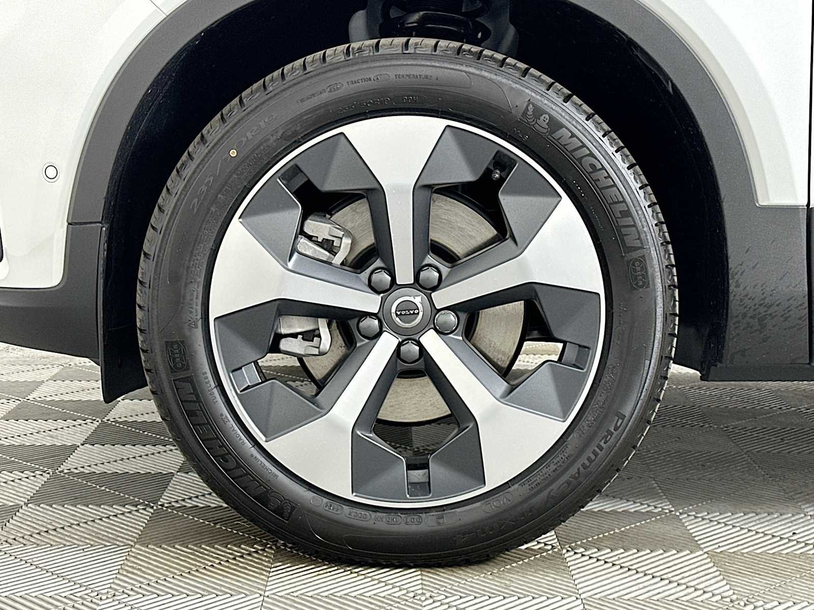 2025 Volvo XC40 Plus - Photo 27