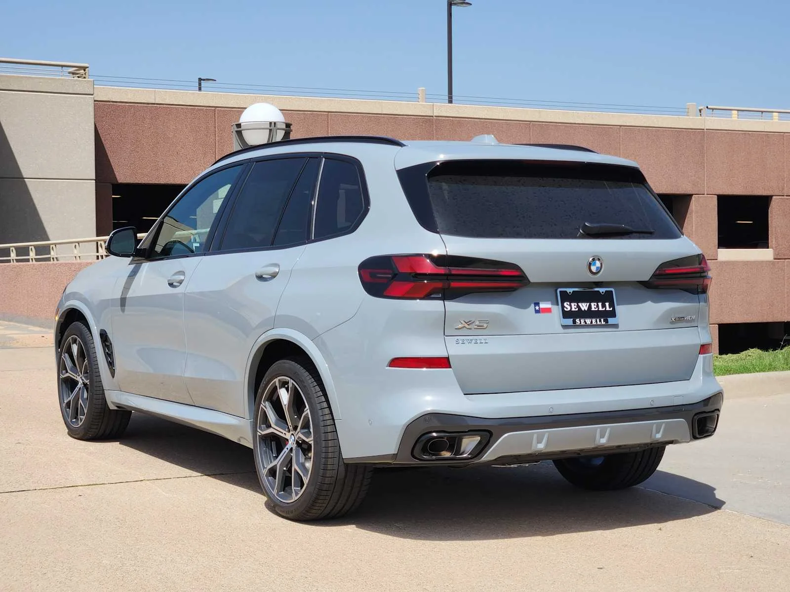 Used 2026 Brooklyn Grey Metallic BMW xDrive40i image 3