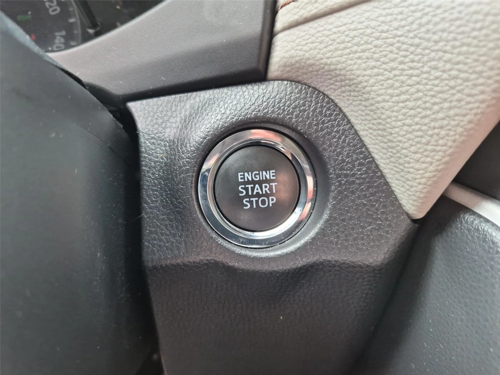 Used 2025 Silver Sky Metallic Toyota XLE Premium image 28