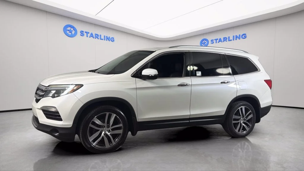 Used 2018 White Honda Touring image 3