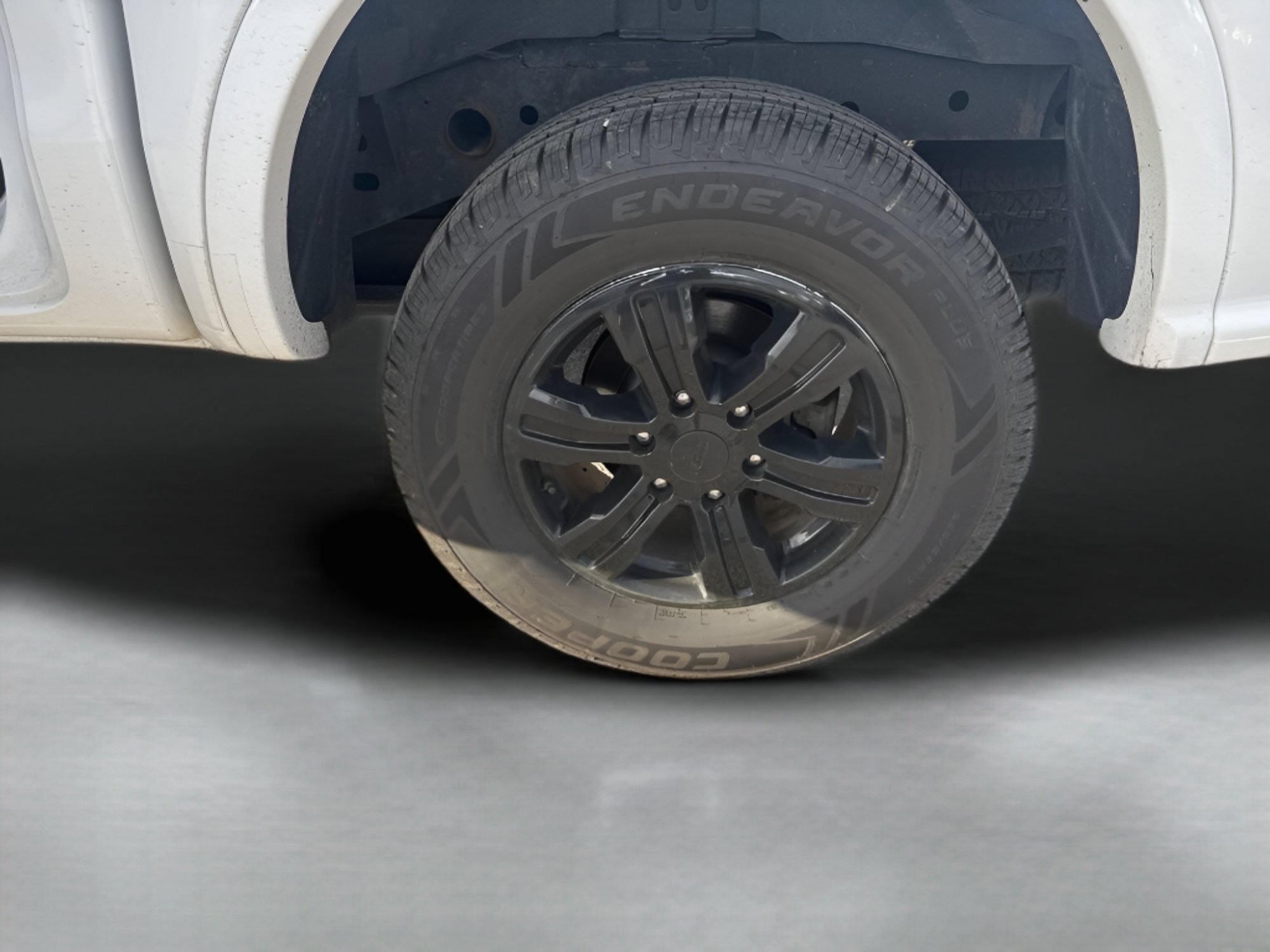 Certified Used 2019 Oxford White Ford XLT image 18