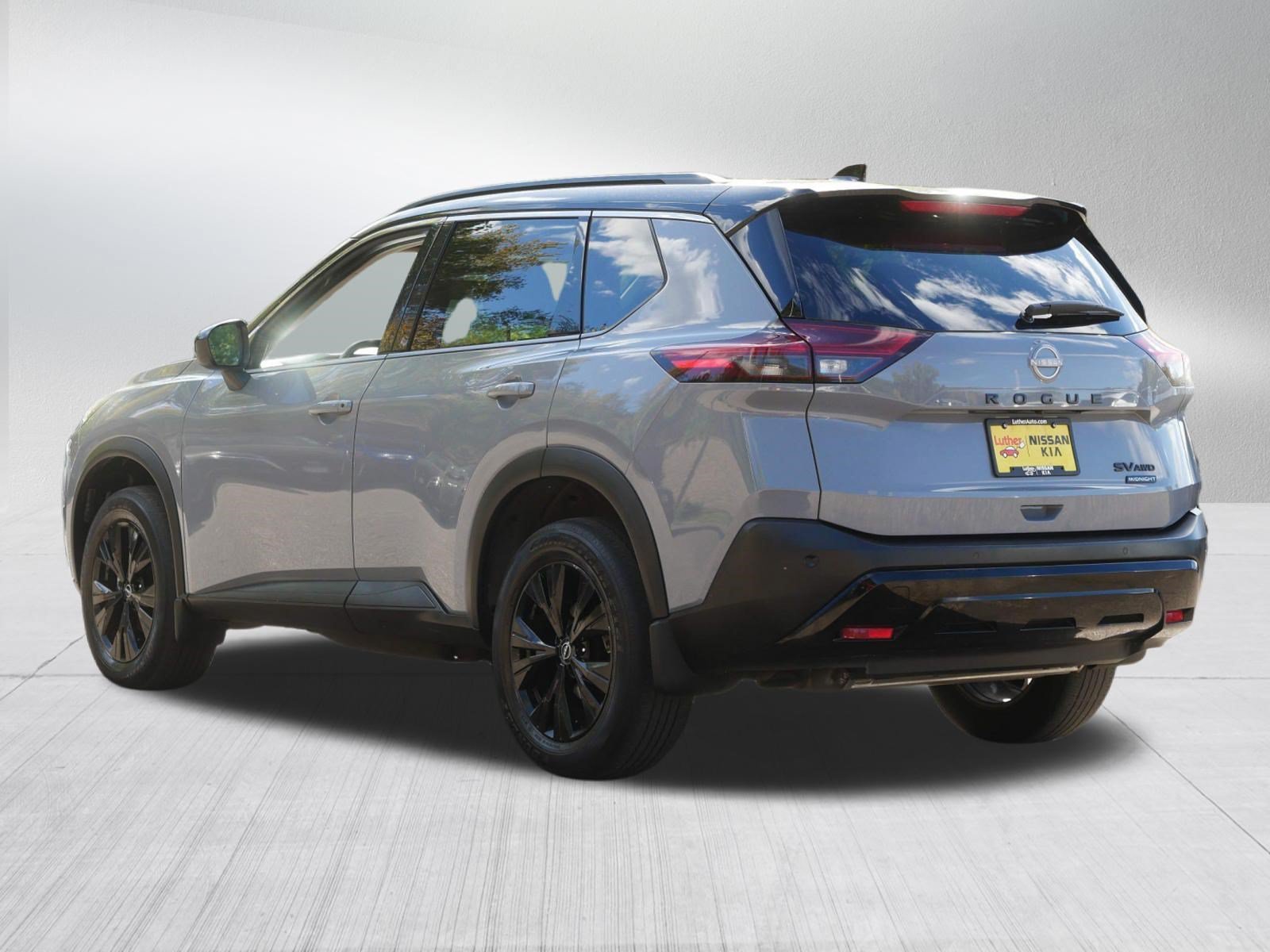 Used 2023 Boulder Gray Pearl/Super Black Nissan SV image 5