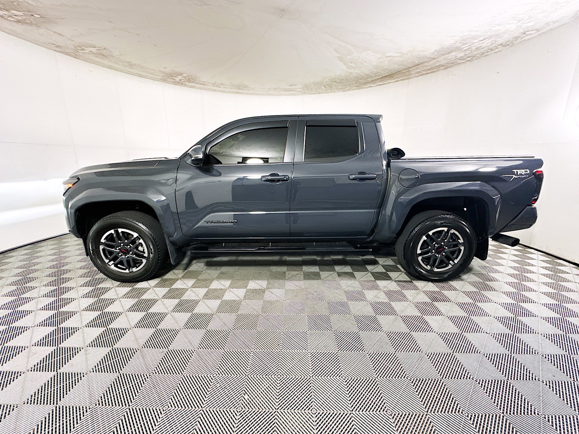 2024 Toyota Tacoma thumbnail 8
