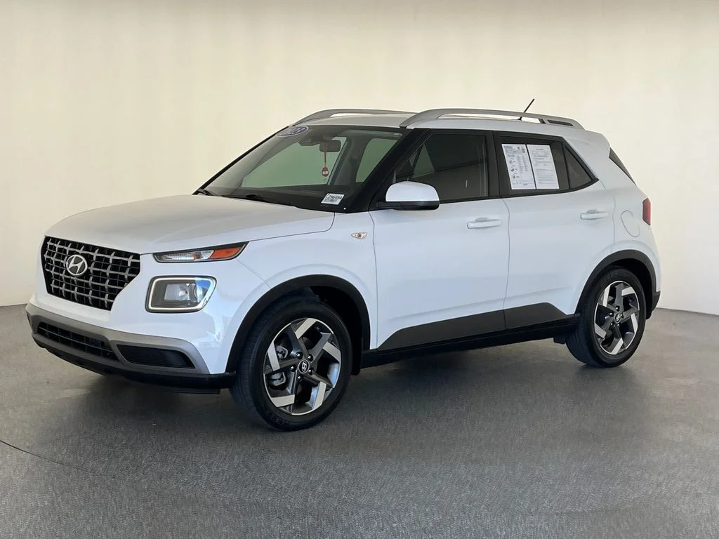 Used 2023 White Hyundai SEL image 9