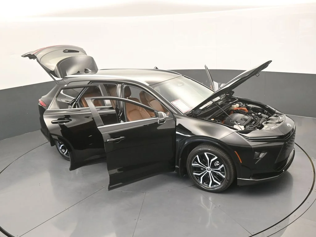 Used 2025 Black Toyota XLE image 77