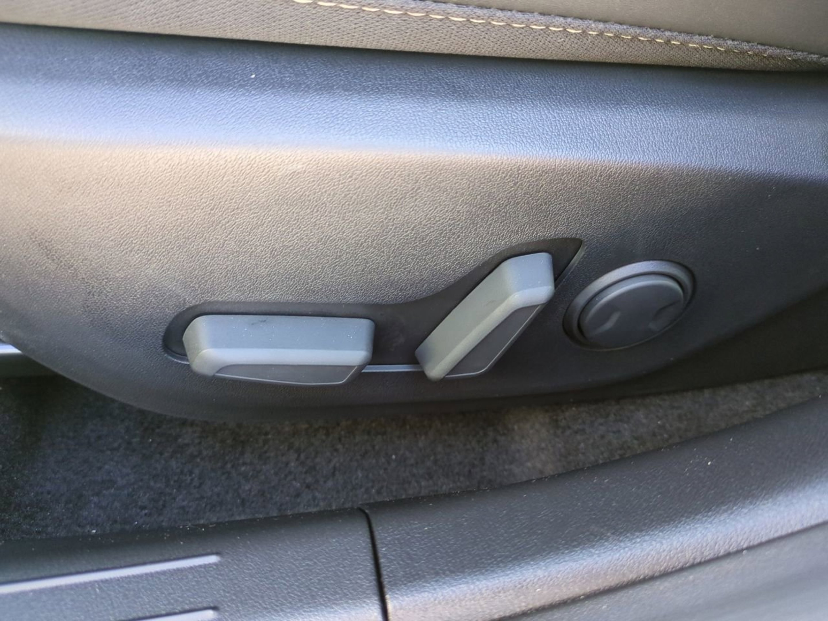 New 2025 Snow White Pearl Kia GT-Line Turbo image 21