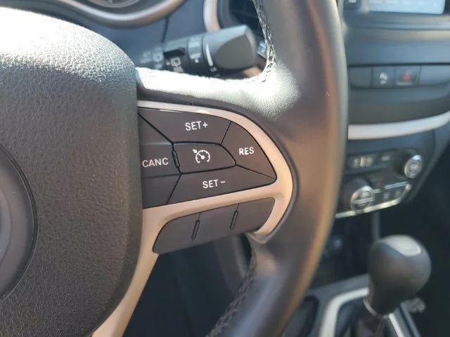 Used 2017 Granite Crystal Jeep Latitude image 18