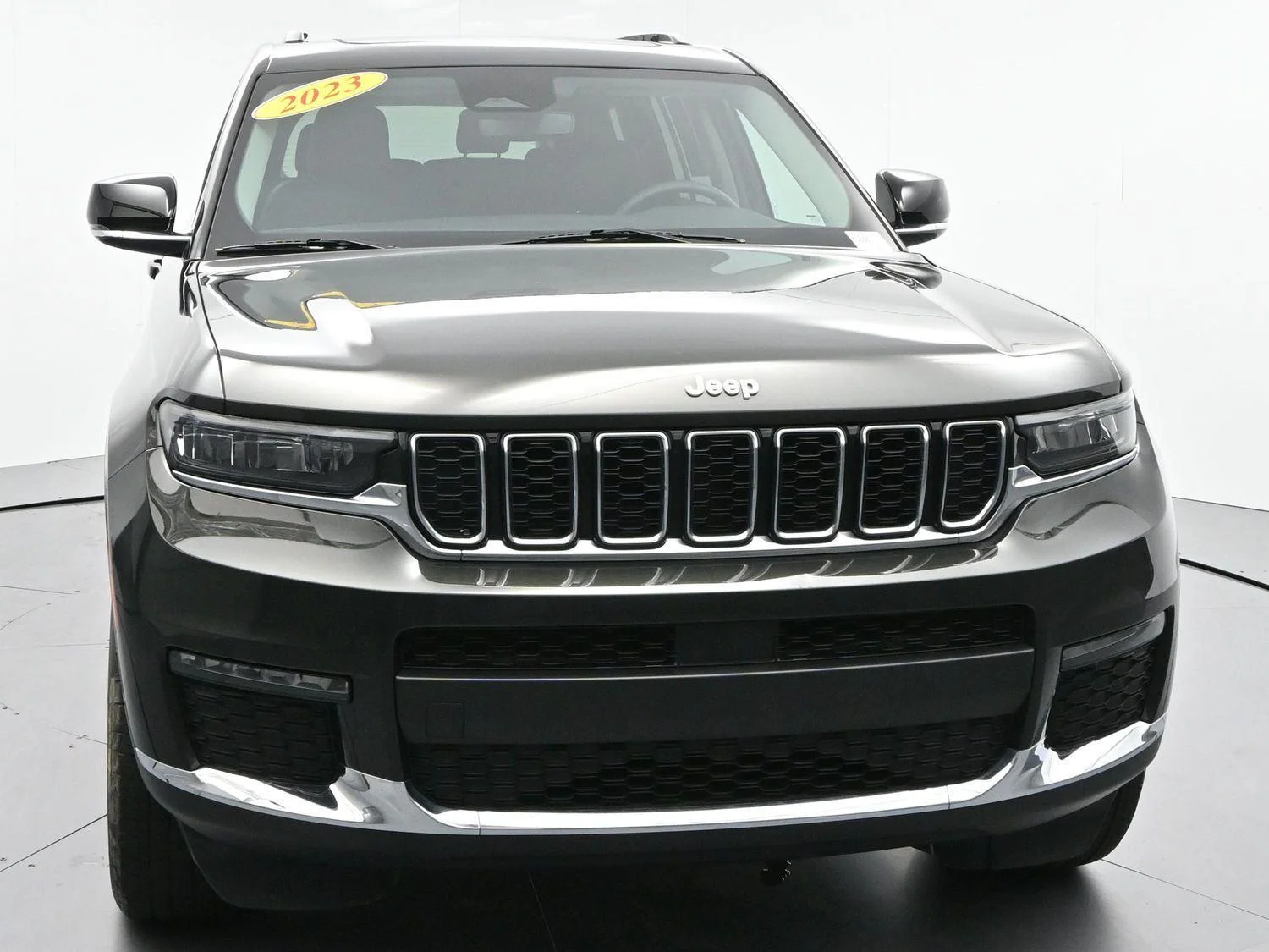 Used 2023 Rocky Mountain Pearlcoat Jeep Limited image 2