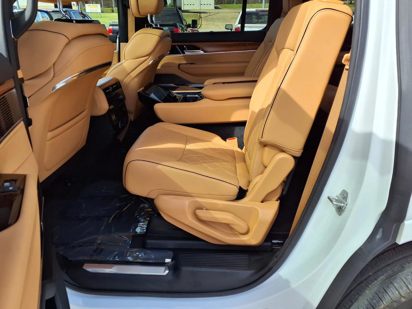 Used 2024 Bright White Clearcoat Jeep Series III image 17