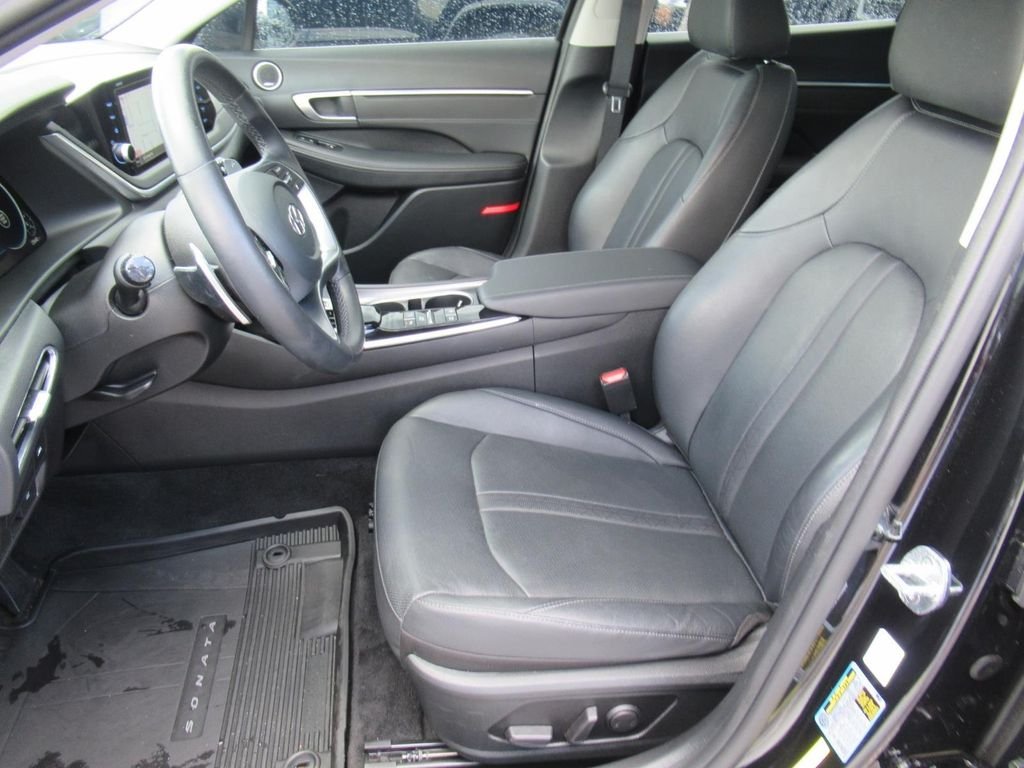 Used 2022 Black Hyundai Limited image 16