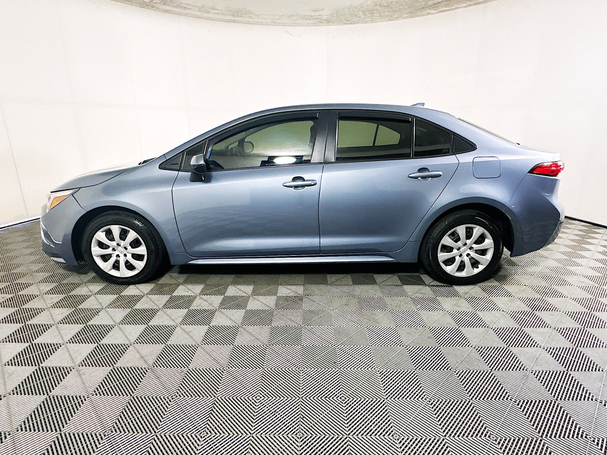 Used 2025 Celestite Toyota Hybrid LE image 6