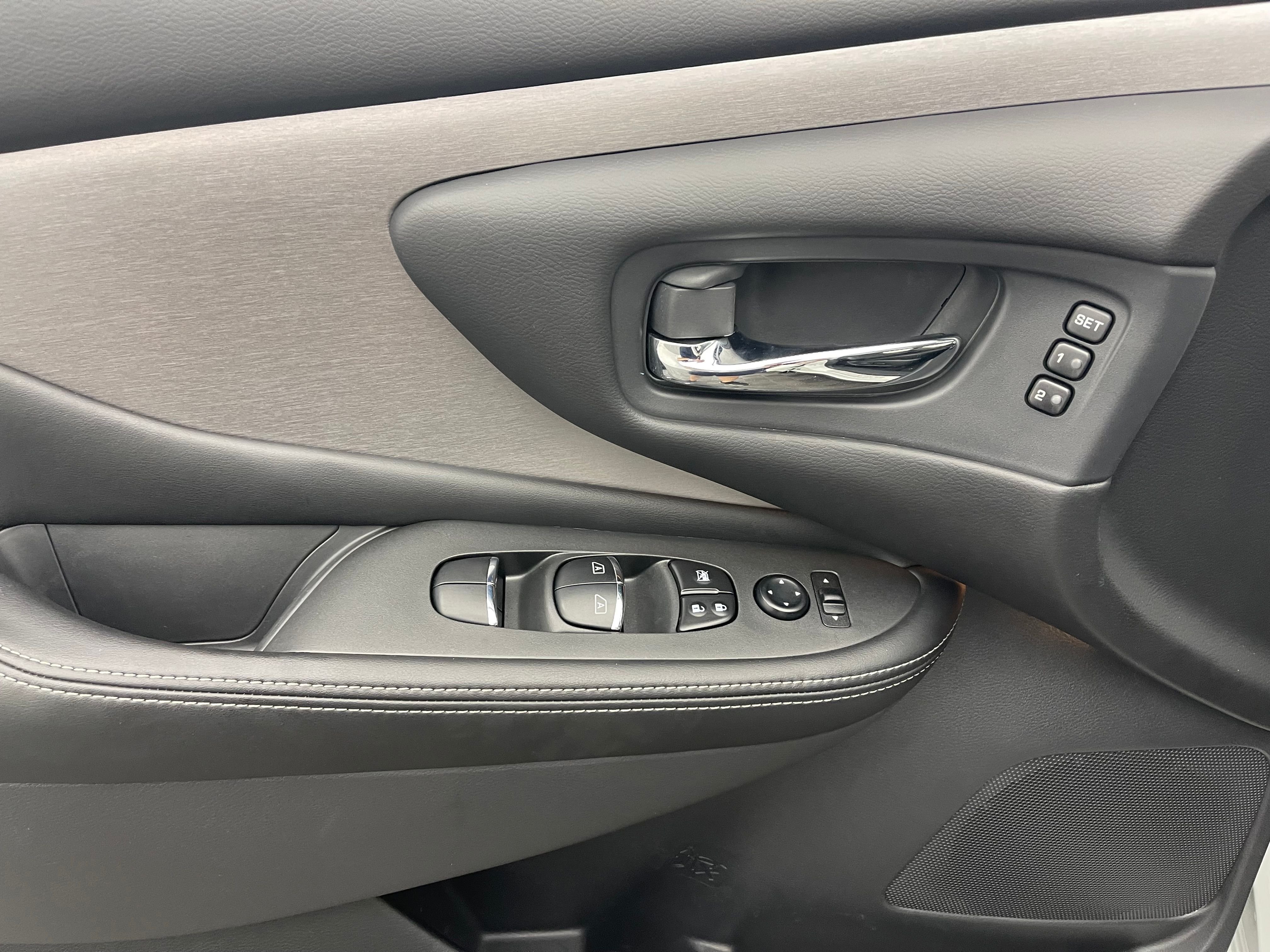Used 2024 Pearl White Tricoat Nissan SL image 18