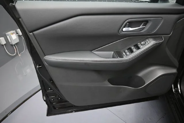 New 2027 Black Nissan SV image 9