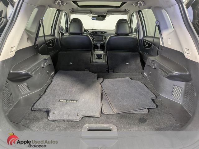 Used 2017 White Nissan SL image 10