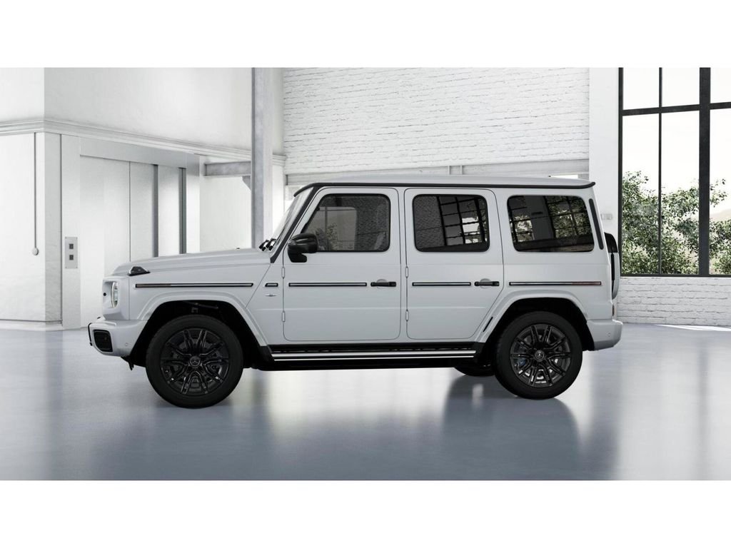 Used 2025 MANUFAKTUR Moonlight White Magno Mercedes-Benz G 580 image 35