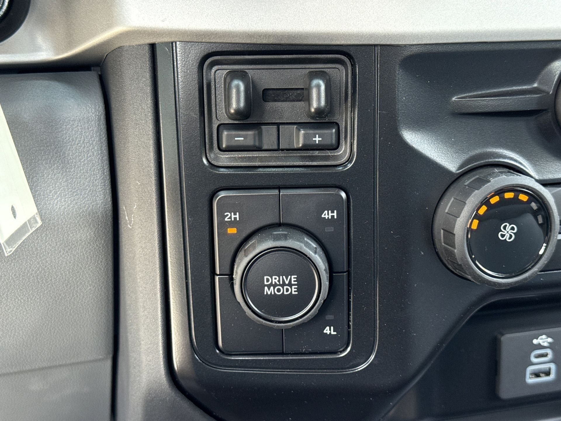 2025 Ford F-350 Super Duty Chassis Cab XL - Photo 6