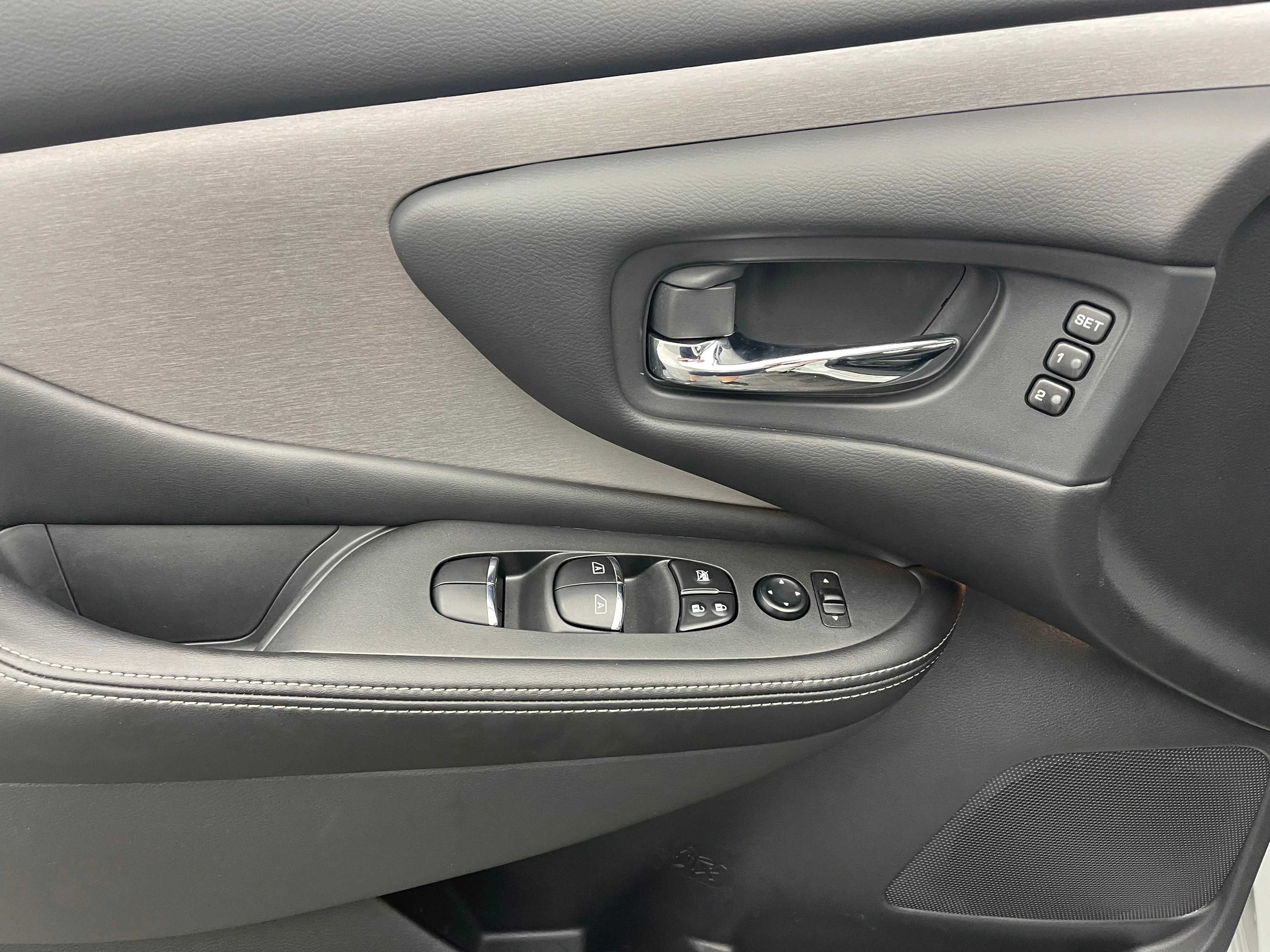 Used 2024 Pearl White Tricoat Nissan SL image 18