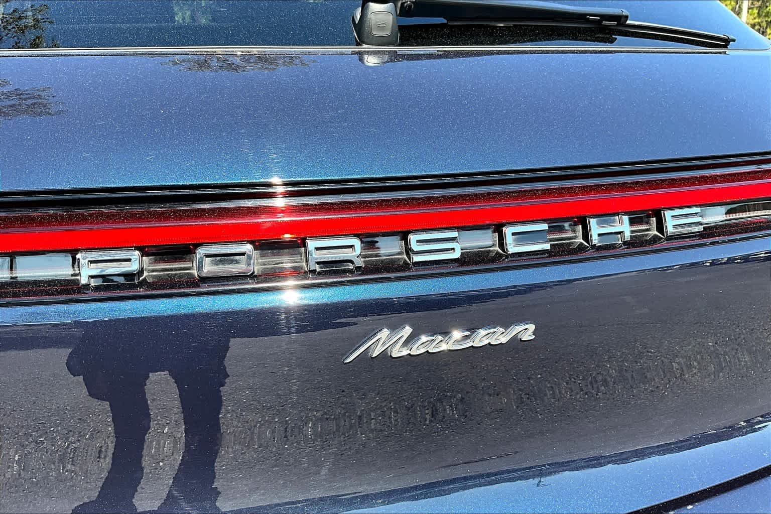 Used 2021 Night Blue Metallic Porsche  image 31