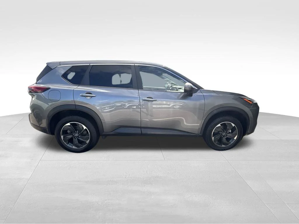 Used 2024 Gray Nissan SV image 7