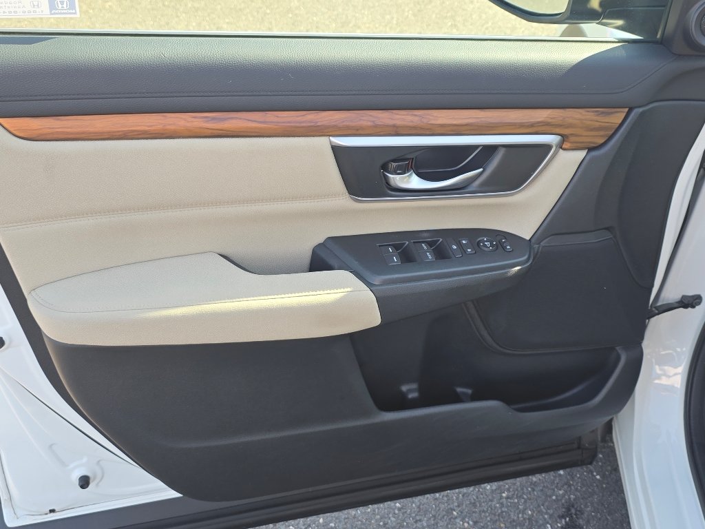 Used 2018 White Honda EX image 32