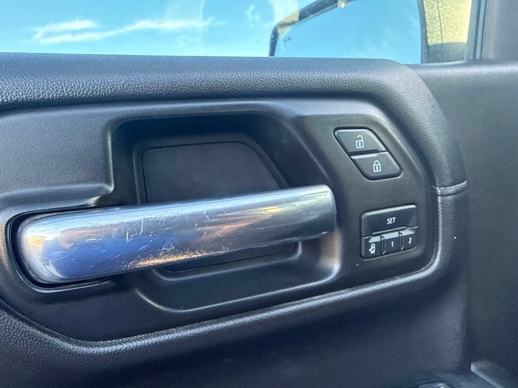 Used 2019 Onyx Black GMC Denali image 24