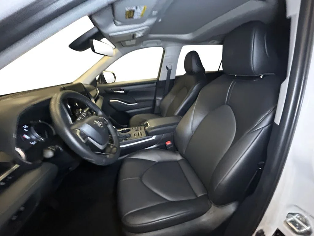 Used 2026 Pearl Toyota XLE image 9