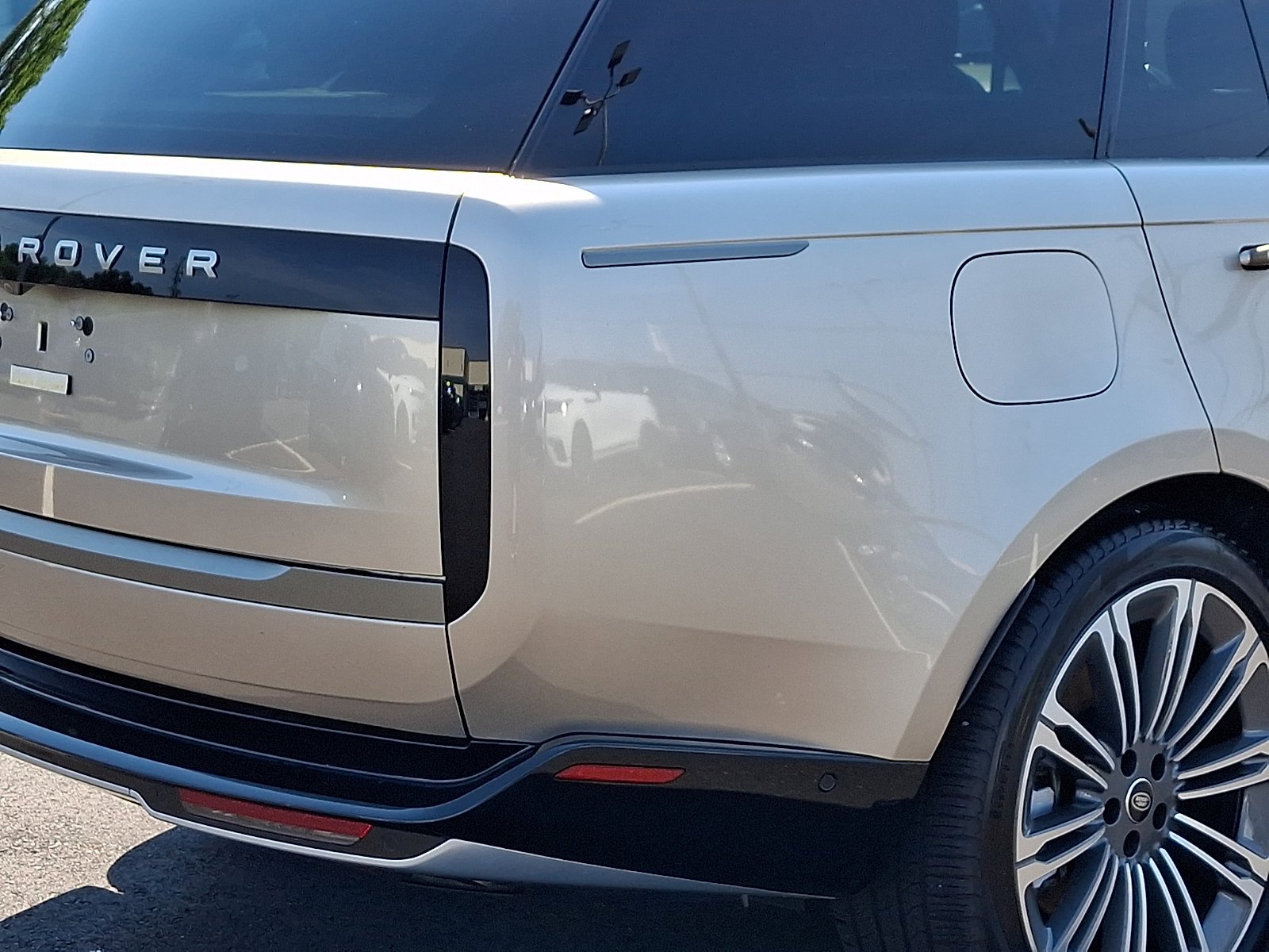 Certified Used 2024 Batumi Gold Premium Metallic   1Dm Land Rover SE image 16