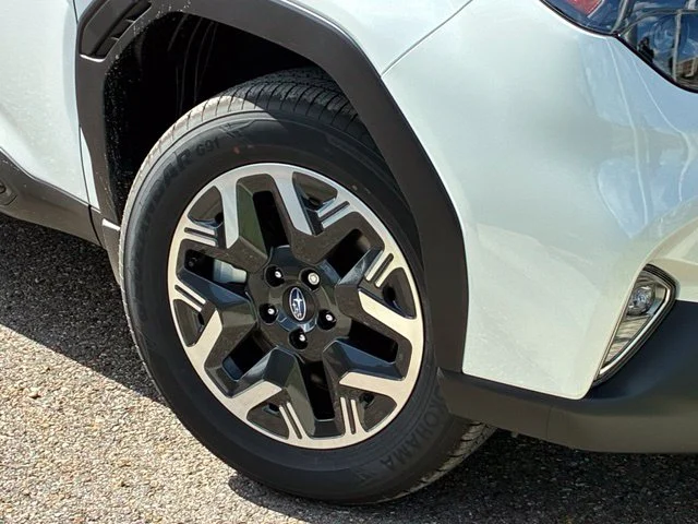 New 2026 CRYSTAL WHITE PEARL Subaru Premium image 30