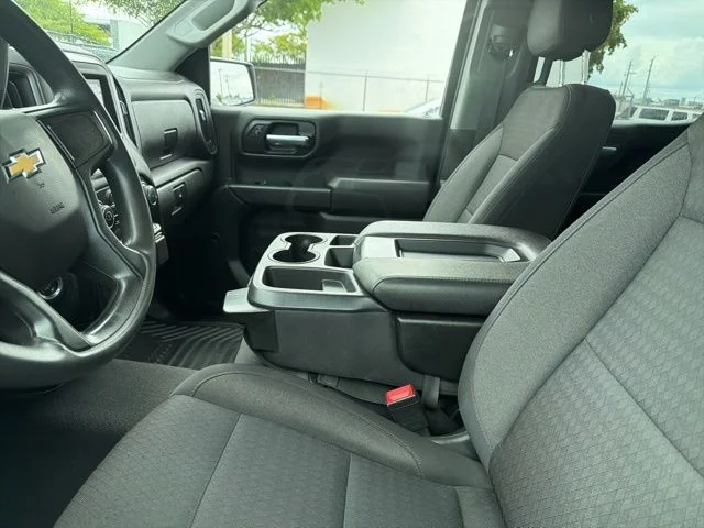 Used 2022 White Chevrolet Custom image 17