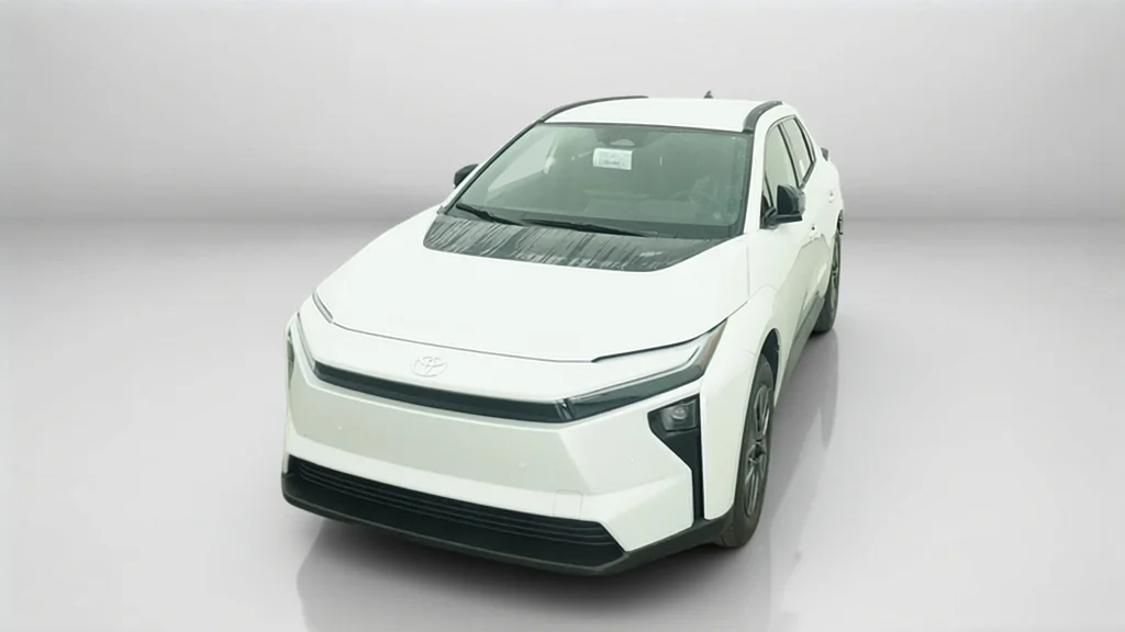 New 2027 Wind Chill Pearl Toyota XLE image 10