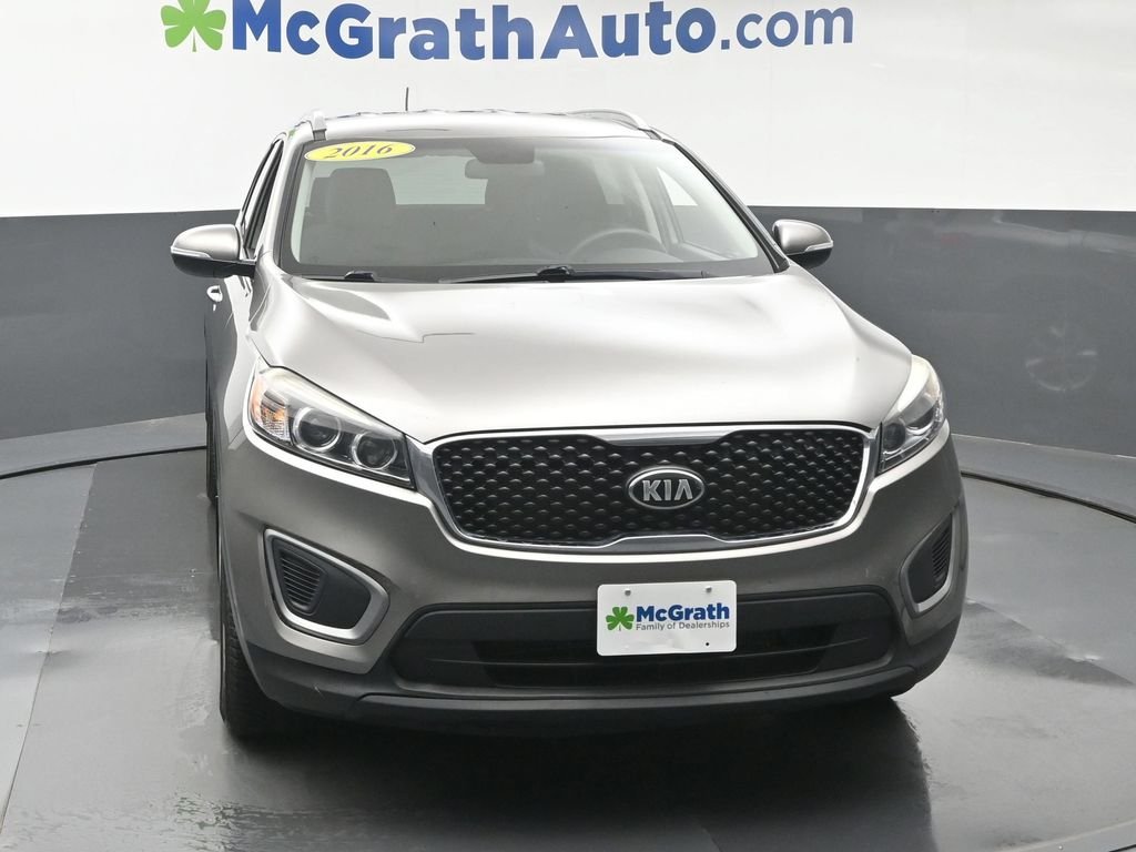 Used 2016 Silver Kia LX image 5