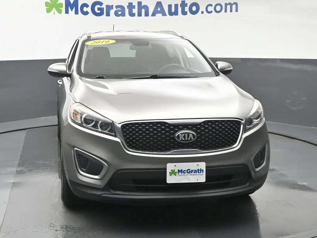 Used 2016 Silver Kia LX image 5