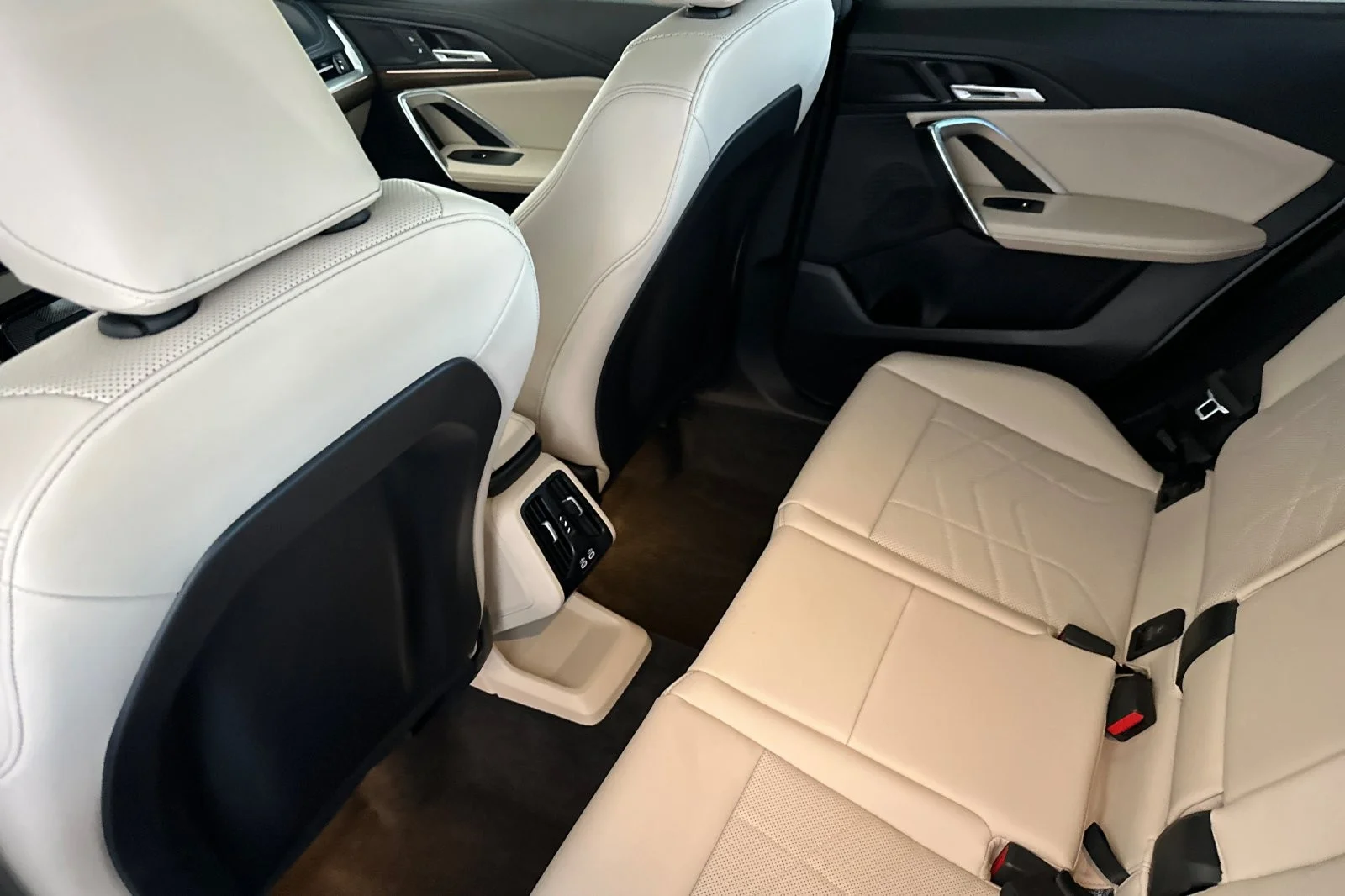 2025 BMW X1 28i - Photo 11
