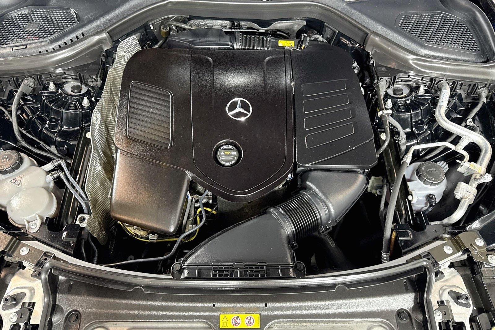 Used 2024 Obsidian Black Metallic Mercedes-Benz GLC 300 image 28