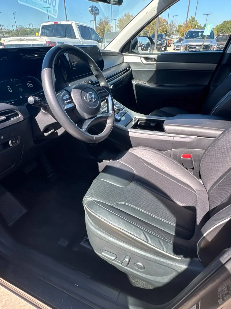 Used 2025 Moonlight Cloud Hyundai SEL image 8