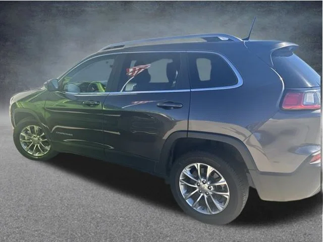 Used 2020 Gray Jeep Latitude Plus image 2